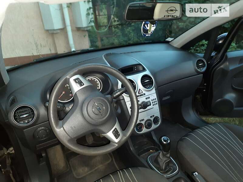 Хэтчбек Opel Corsa 2009 в Коростене