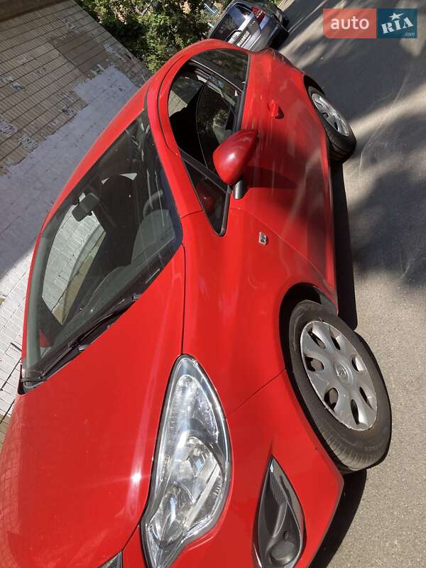 Хэтчбек Opel Corsa 2011 в Киеве