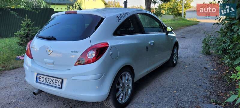Хэтчбек Opel Corsa 2010 в Скалате