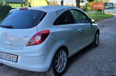 Хэтчбек Opel Corsa 2010 в 