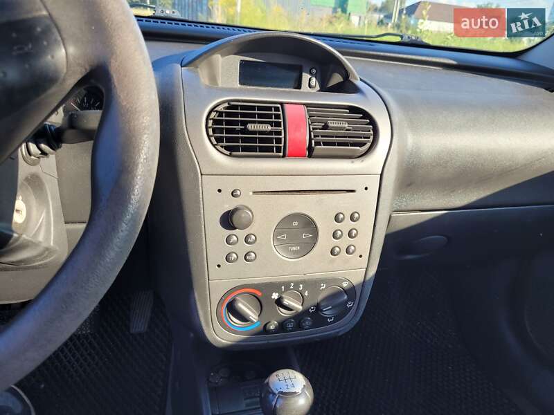 Хетчбек Opel Corsa 2004 в Києві