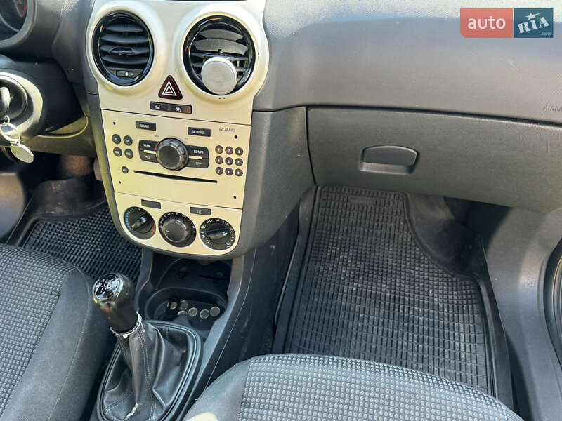 Хэтчбек Opel Corsa 2007 в Крюковщине