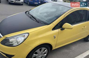 Хэтчбек Opel Corsa 2010 в 