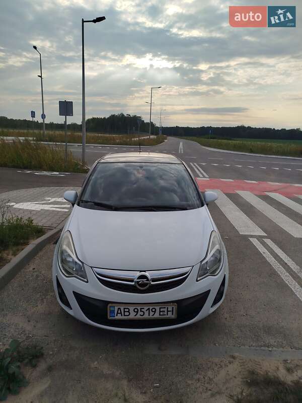 Хетчбек Opel Corsa 2011 в 