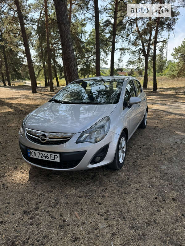 Хэтчбек Opel Corsa 2014 в Сумах