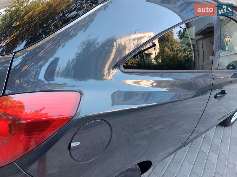 Хэтчбек Opel Corsa 2010 в Львове