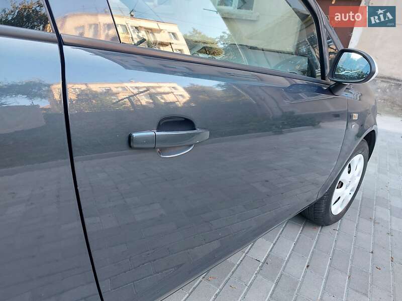 Хэтчбек Opel Corsa 2010 в Львове
