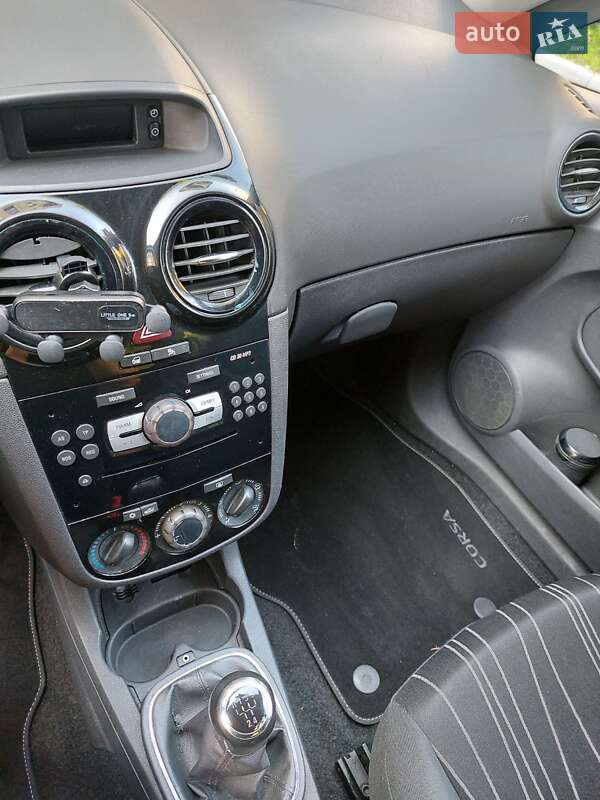 Хэтчбек Opel Corsa 2010 в Львове