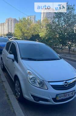 Хэтчбек Opel Corsa 2010 в Киеве