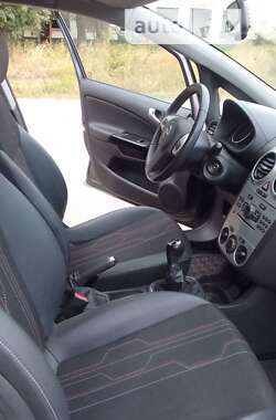 Хетчбек Opel Corsa 2012 в 