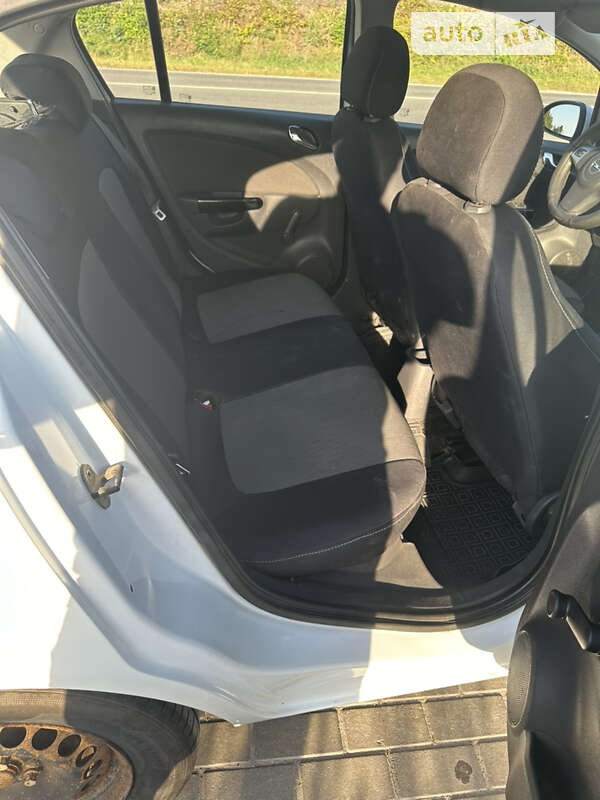 Хетчбек Opel Corsa 2013 в Тернополі