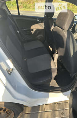 Хэтчбек Opel Corsa 2013 в 