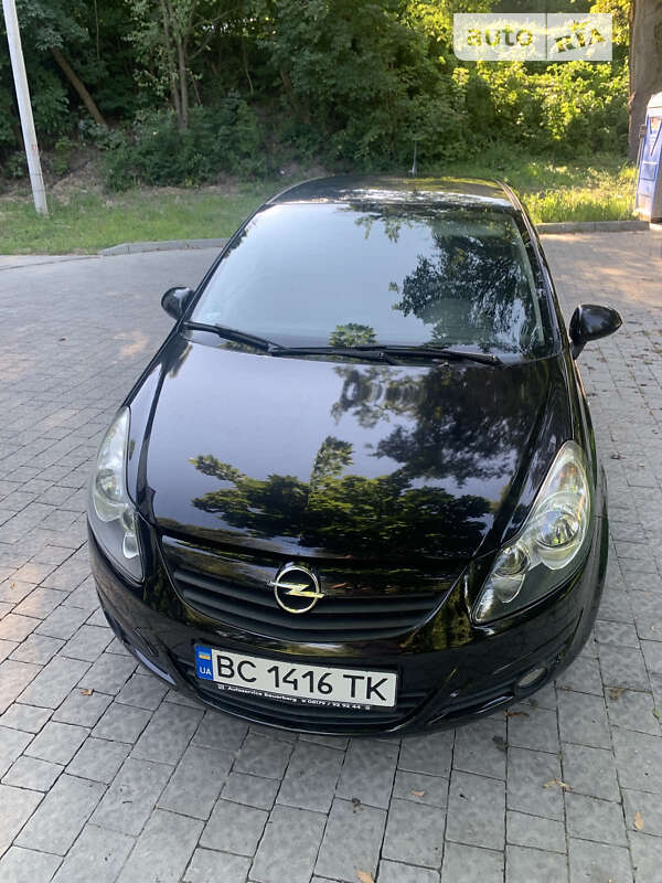 Хэтчбек Opel Corsa 2010 в Львове