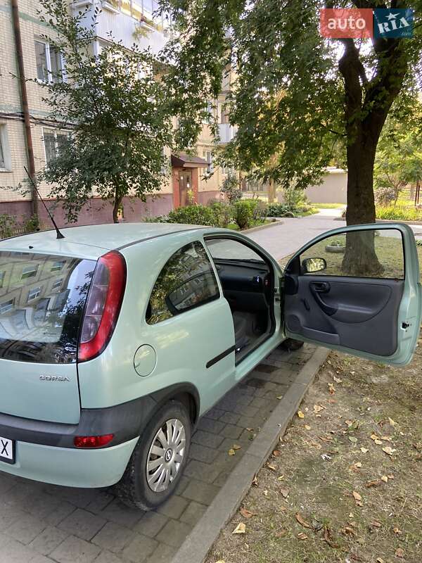Хэтчбек Opel Corsa 2001 в Львове
