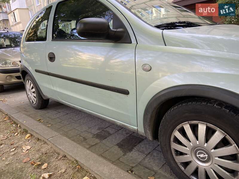 Хэтчбек Opel Corsa 2001 в Львове