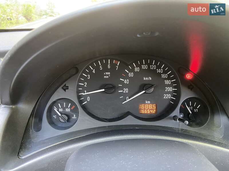 Хэтчбек Opel Corsa 2001 в Львове