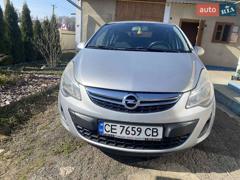 Хэтчбек Opel Corsa 2011 в Черновцах