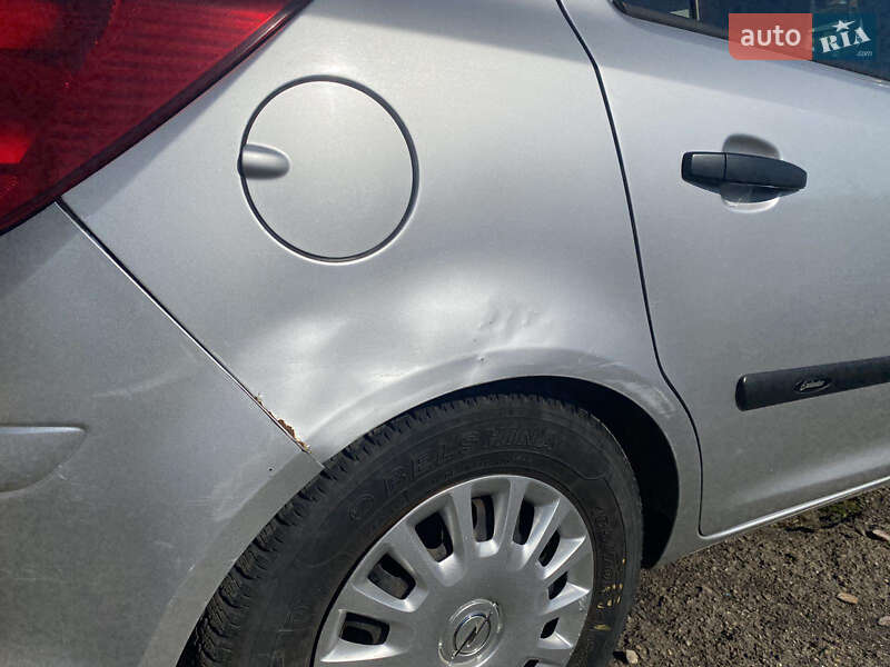 Хэтчбек Opel Corsa 2011 в Черновцах
