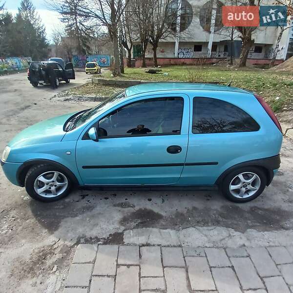 Хэтчбек Opel Corsa 2003 в 