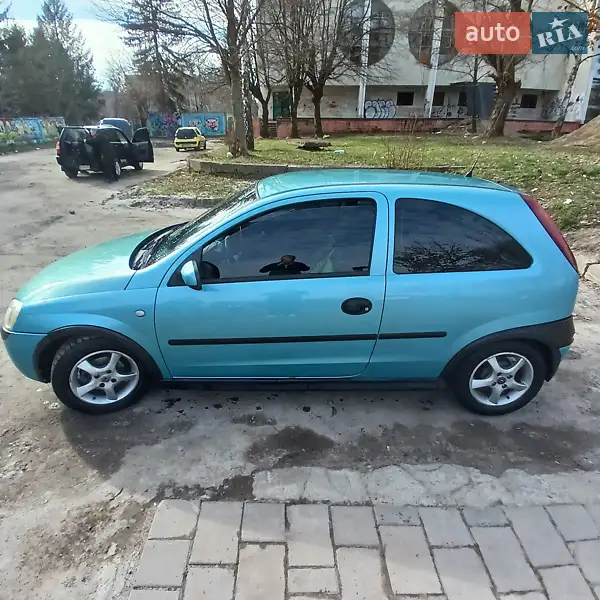 Хэтчбек Opel Corsa 2003 в 