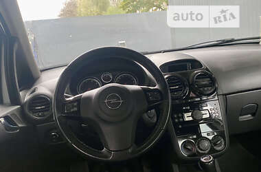 Хетчбек Opel Corsa 2010 в Дрогобичі