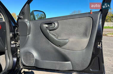 Хэтчбек Opel Corsa 2005 в Дубно