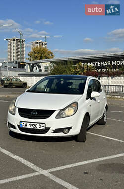 Хэтчбек Opel Corsa 2011 в 