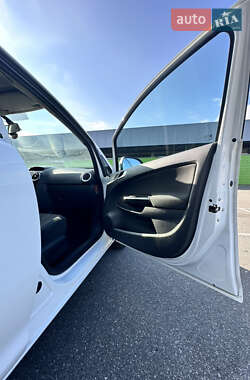 Хэтчбек Opel Corsa 2011 в 