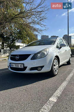 Хэтчбек Opel Corsa 2011 в 