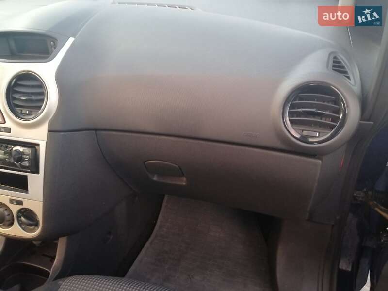 Хэтчбек Opel Corsa 2009 в Новояворовске