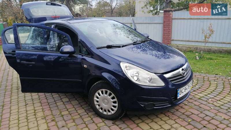 Хэтчбек Opel Corsa 2009 в 