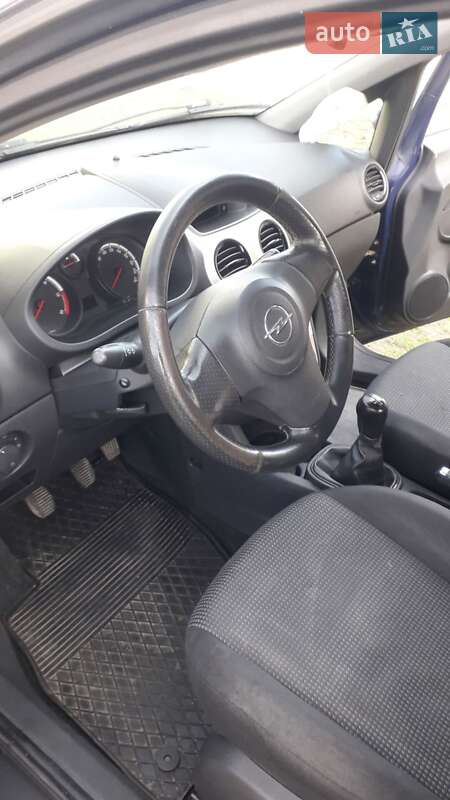 Хэтчбек Opel Corsa 2009 в Новояворовске