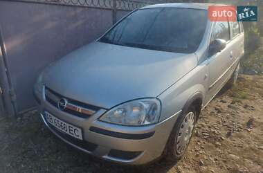 Хэтчбек Opel Corsa 2004 в 