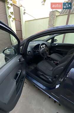 Хэтчбек Opel Corsa 2007 в 