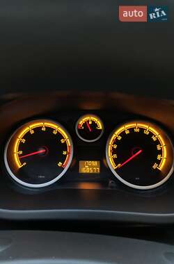 Хэтчбек Opel Corsa 2007 в 