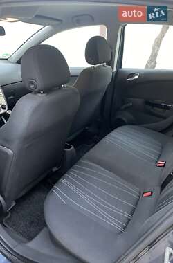 Хэтчбек Opel Corsa 2007 в 