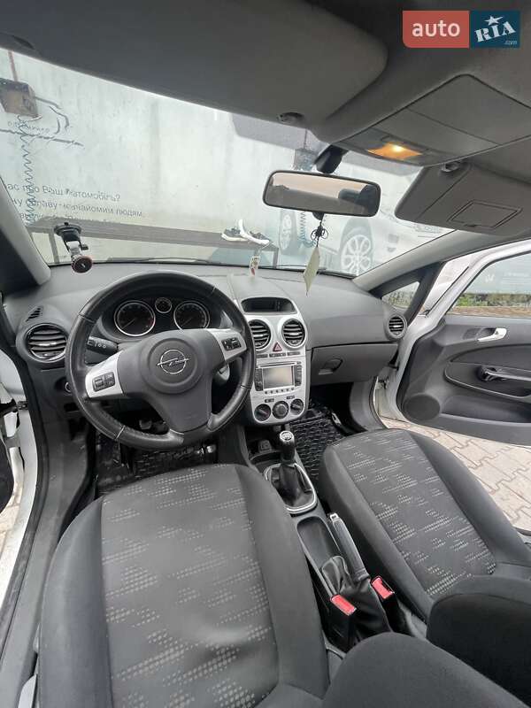 Хэтчбек Opel Corsa 2013 в Черновцах