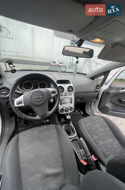 Хэтчбек Opel Corsa 2013 в 