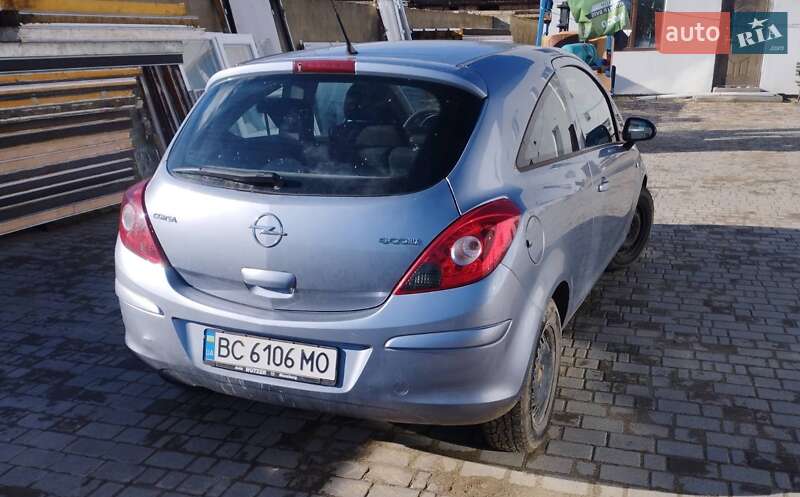 Хэтчбек Opel Corsa 2009 в 