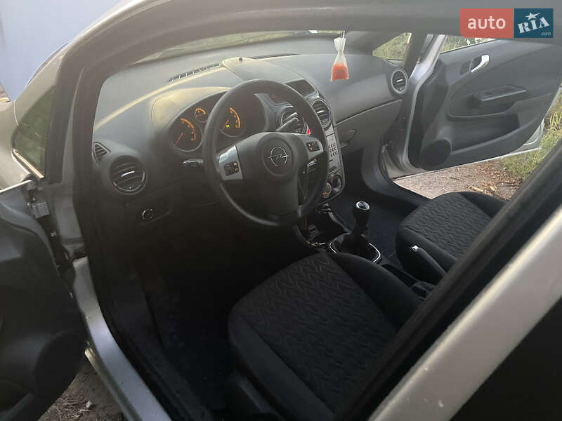 Хэтчбек Opel Corsa 2013 в Днепре