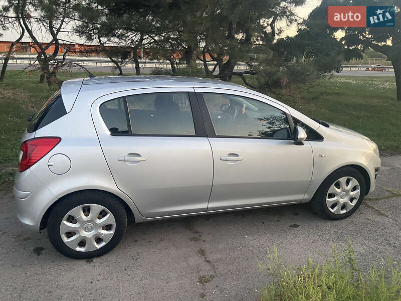 Хэтчбек Opel Corsa 2013 в Днепре