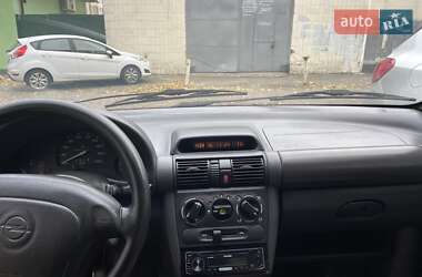 Хэтчбек Opel Corsa 1995 в 