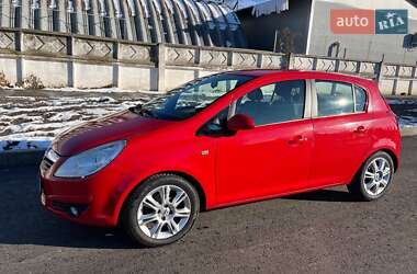 Хэтчбек Opel Corsa 2010 в 