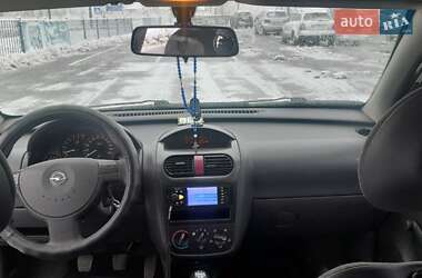 Хэтчбек Opel Corsa 2002 в 