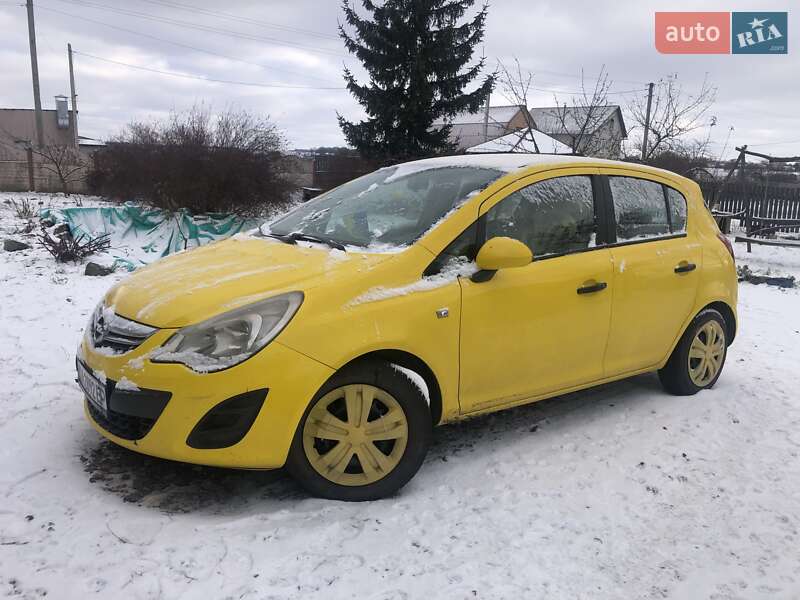 Хэтчбек Opel Corsa 2011 в 