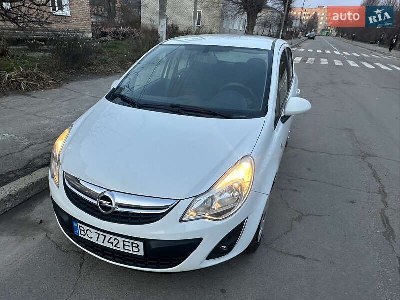 Хэтчбек Opel Corsa 2013 в Червонограде