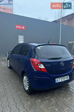 Хэтчбек Opel Corsa 2009 в 