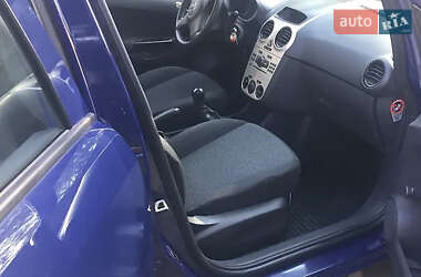 Хэтчбек Opel Corsa 2009 в 
