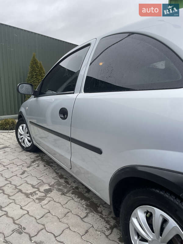 Хэтчбек Opel Corsa 2000 в Владимире