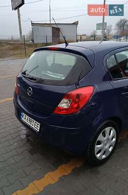 Хэтчбек Opel Corsa 2009 в 